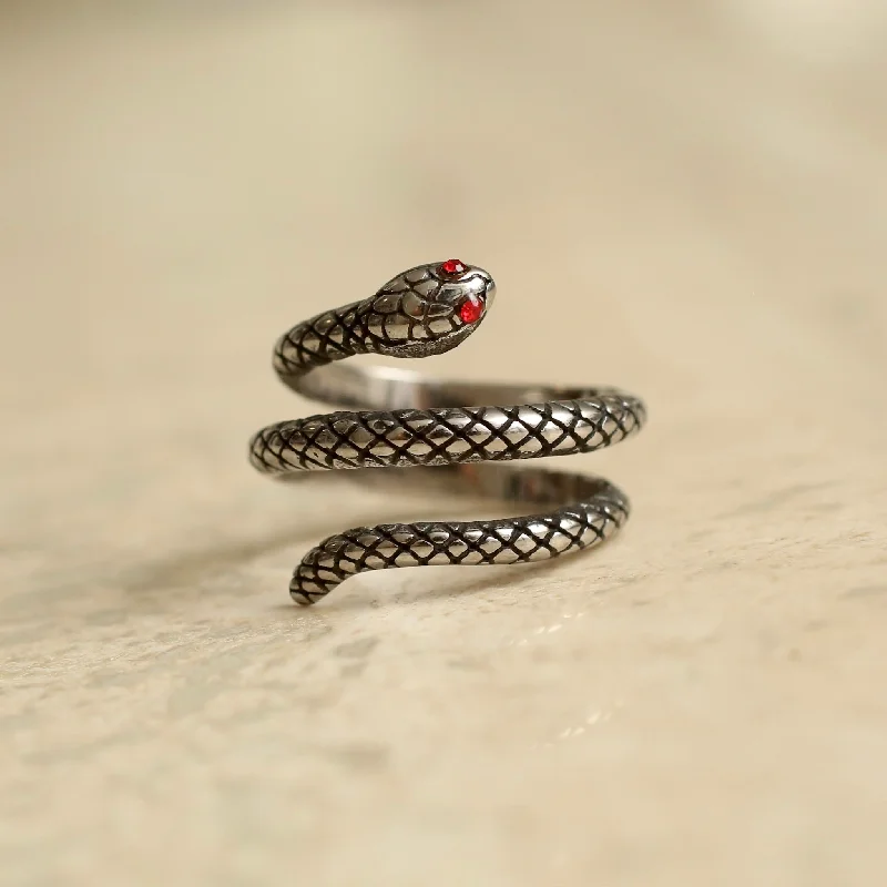 pearl ladies ring-Red Eye Snake Ring