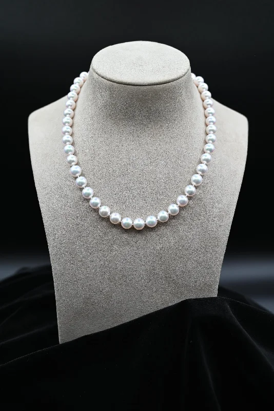 freshwater pearl ladies necklace-Fresh Water Cultured White Pearl Necklace with 18k Yellow Gold Diamond Accent Clasp