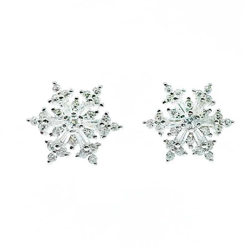 minimalist ladies earrings-Exquisite Sparkling Snowflake Stud Earrings