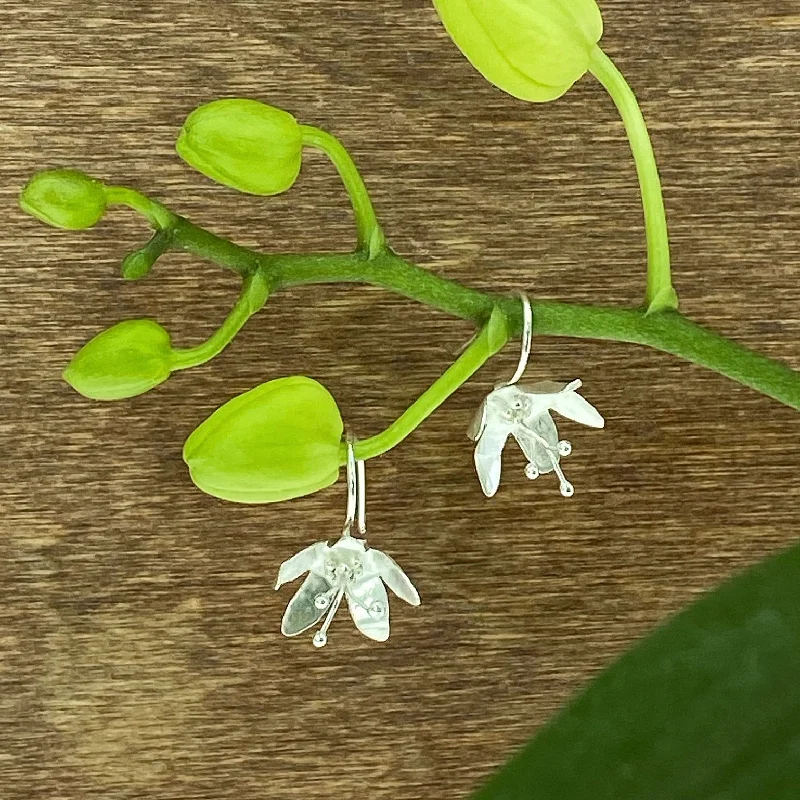 gold ladies earrings-Organic Flower Earrings